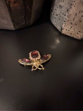Vintage-Inspired Gold Bee Brooch with Deep Red Rhinestones